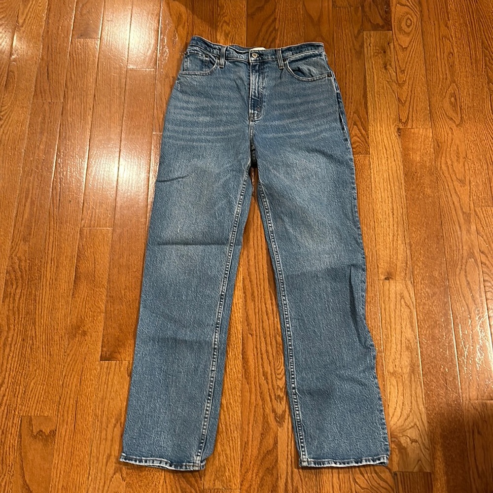 NWT - Abercrombie 90’s straight ultra high rise jeans - 8L